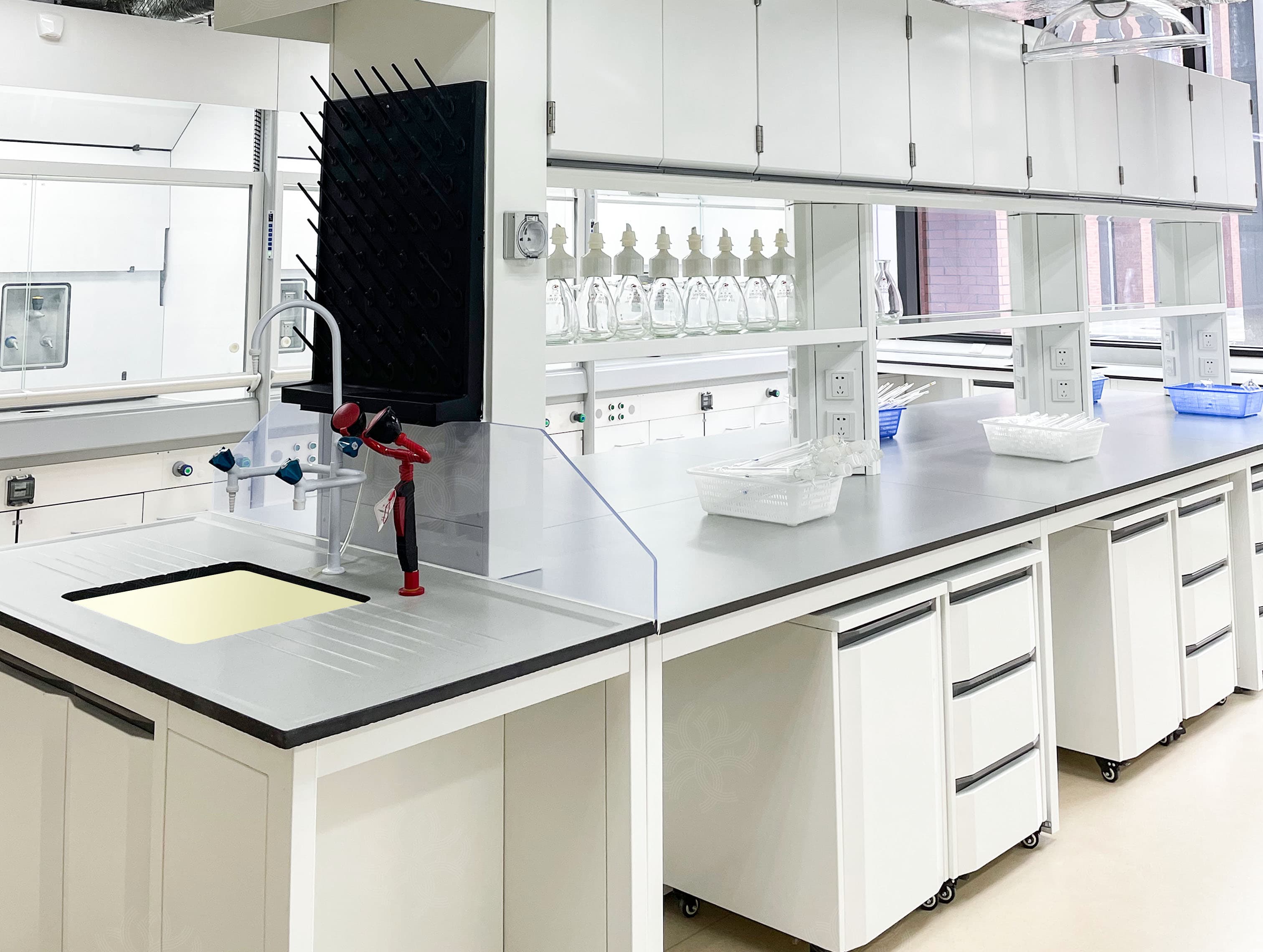Modern Lab Space Design Guide: How to Create Future-Ready Research Environments Through Modular Solutions